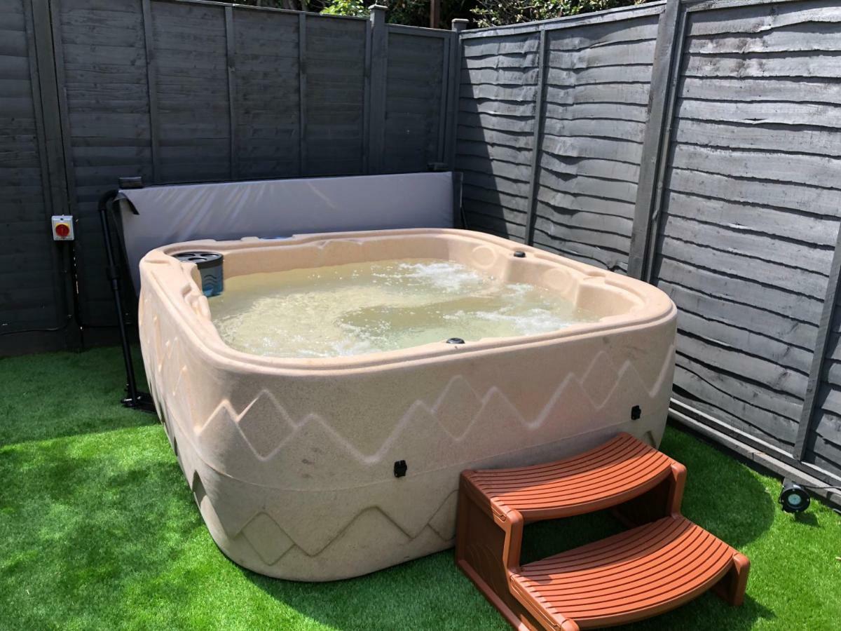 Bournemouth Hot Tub & Sauna Holiday Let Zewnętrze zdjęcie